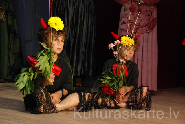 Fragments no jubilejas uzveduma - velniņi Linards un Rainers Zvirbuļi, 2009.g.